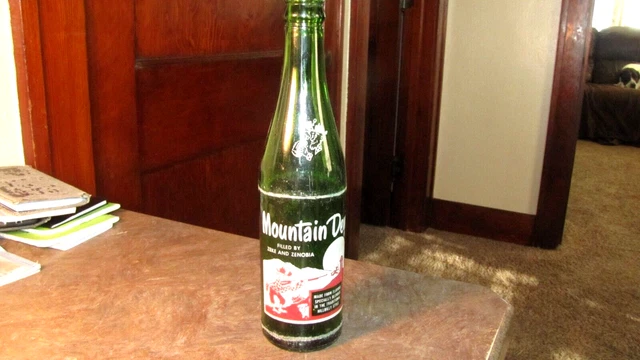 RARE MOUNTAIN DEW Filled by Zeke & Zenobia 10 OZ ACL SODA BOTTLE HILLBILLY & JUG