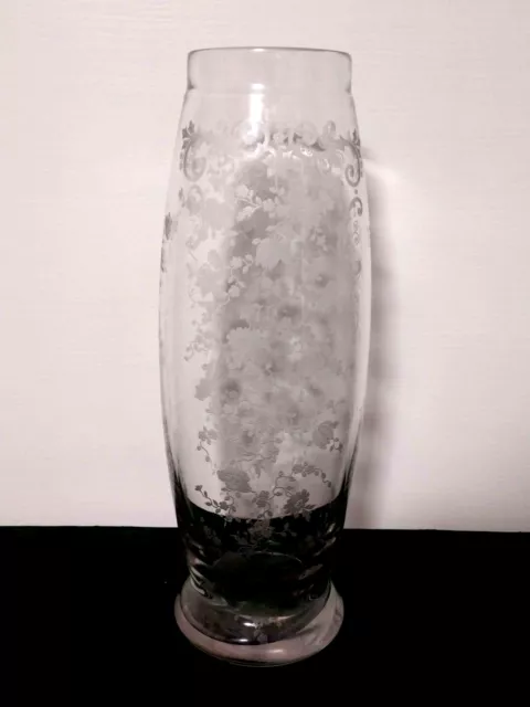 https://www.picclickimg.com/pKIAAOSwIC5lZkpS/Cambridge-Glass-Cocktail-Shaker-Chantilly-Pattern.webp