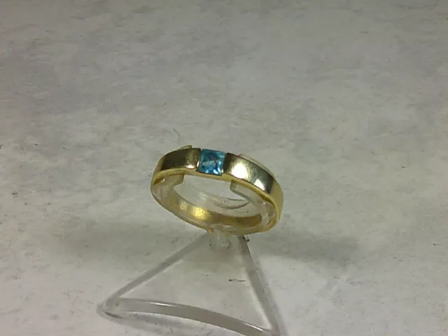 D36-74 / eleganter  Ring 14 K/585 GG mit Blautopas  Gr. 60 dekorativer Bandring
