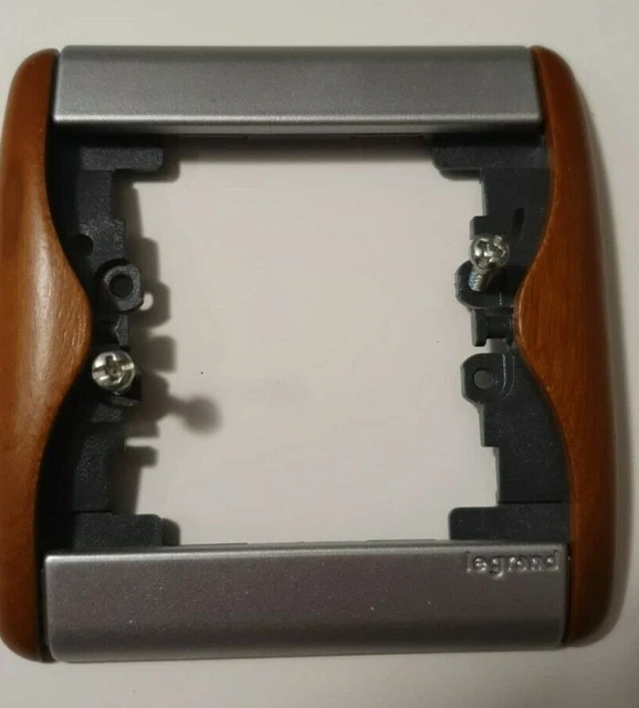 Plaque Interrupteur + Prise Legrand SAGANE Xeliomate Chrome - Modèle 824 10 - Occasion En Bon état