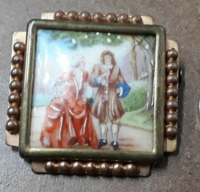 Broche Ancienne Porcelaine De Limoges Et Laiton Doré - Scène Galante - Occasion