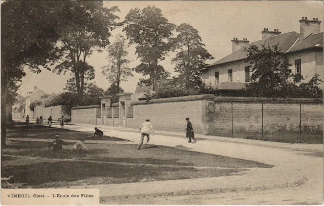 CPA VINEUIL - L'École des Filles (130255)