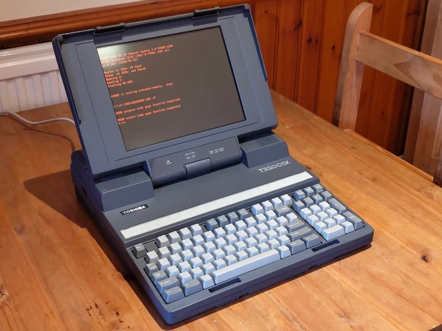 ノートPC Apple - MacBook Pro 15-inch 2.4GHz Core 2 Duo Dr. Günther Pospischil - Computer Museum