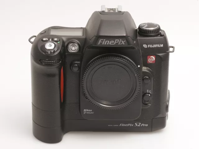 Fujifilm FinePix S2 Pro Gehäuse #41L03064 - defekt, siehe Beschreibung -