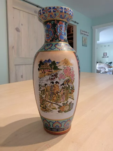 Beautiful Antique Hand Painted Chinese Vase