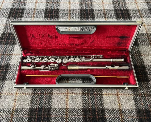 Artley 18-0 Silver Plate Student Closed Hole Flute In Artley Soloist Case