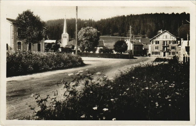 CPA LES HOPITAUX-NEUFS Quartier de la Gare et l'Hotel Robbe (1114918)