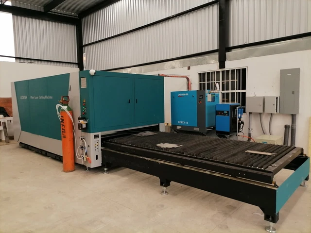 Fiber Laser CNC metal cutting machine 13 x 5 feet 3.0kw 3YR. WAR