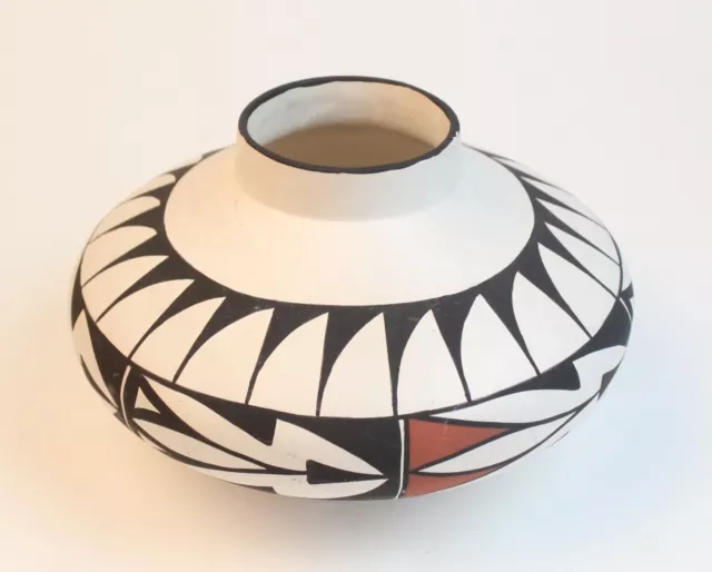 Vintage Acoma Pueblo Pottery Signed D.T. Acoma Large Pot