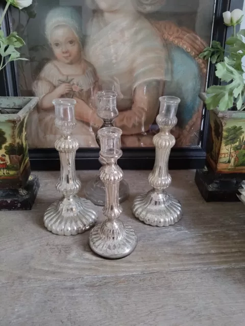 Ensemble de bougeoirs en verre églomisé 19e / XIXe siècle