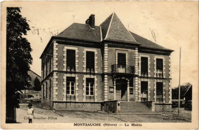 CPA MONTSAUCHE La Mairie Nievre (100162)