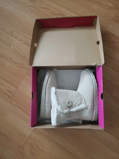 Kohls SO Women's Faux Suede Lined Snow Calf Boots Slip-On White Chalk Size 9