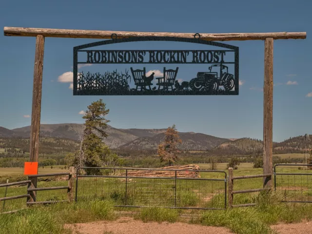 Large Entrance/Gate Farm Sign with a Tractor and Rocking Chairs, Mountain, S1425