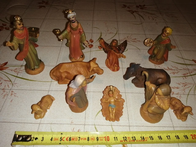 C1T3- CRÈCHE DE NOEL 11 pièces plastique Marie Rois Mages Joseph Jesus 