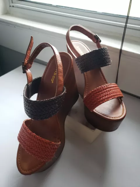 BAMBOO Women's Brown & Orange Shoes Sandals Platform Wedge Heels Size 8.5