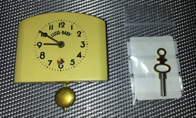 Puppenstuben Wanduhr LUSO-BABY Miniatur-Uhr ca. 50er Jahre + Schlüssel, ohne OVP