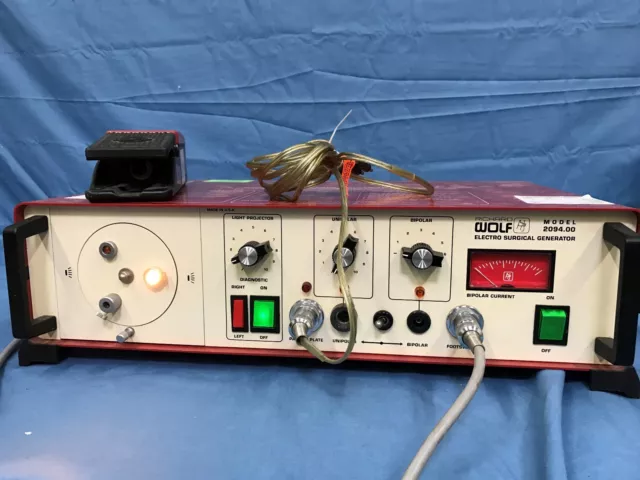 Générateur électrochirurgical Richard Wolf 2094,00 avec pédale à pied