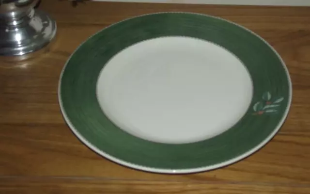 Wedgwood Queens Ware Sarah's Garden Christmas Holly Green 27cm Dinner Plate