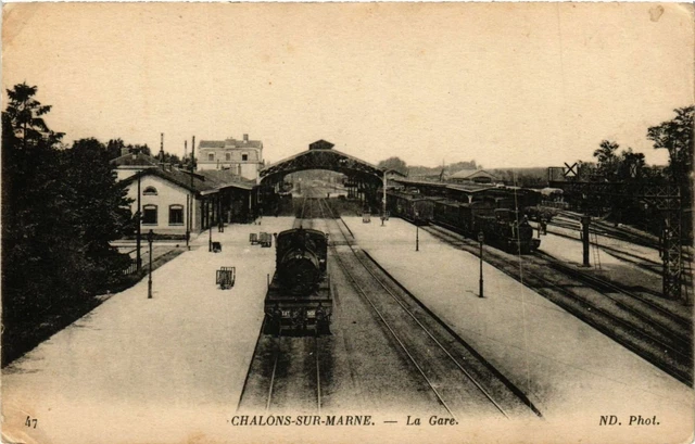 CPA CHALONS-sur-MARNE - La Gare (363610)