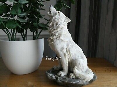 WOLF ~ HOWLING WHITE WINTER WOLF FIGURINE ~ ORNAMENT~ STATUE 20cm