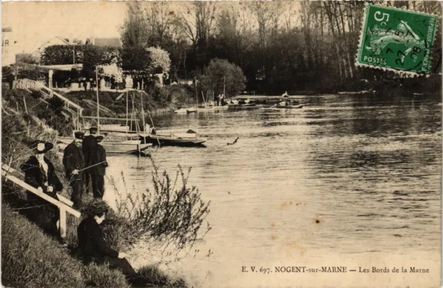 CPA NOGENT-sur-MARNE - Les Bords de la Marne (659415)