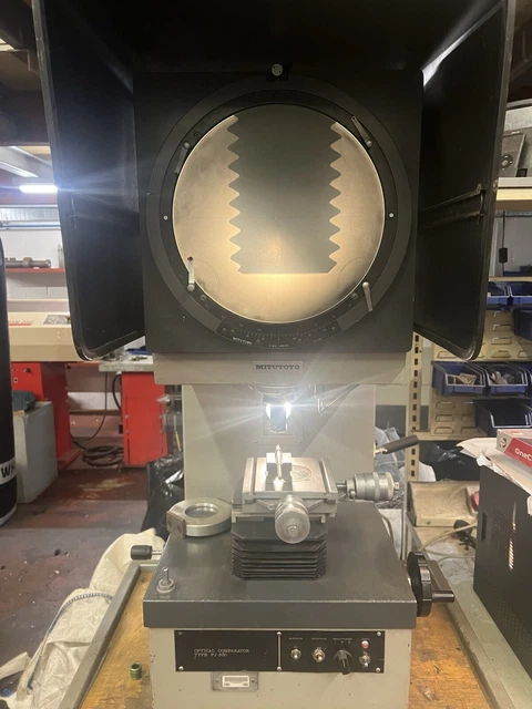 MITUTOYO PJ-300 OPTICAL Comparator Profile Projector Shadowgraph £603. ...
