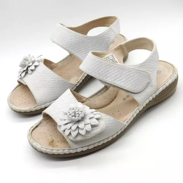 WHITE DAMART FLOWER Sandals shoes. Size 4 Womens Ladies NEW