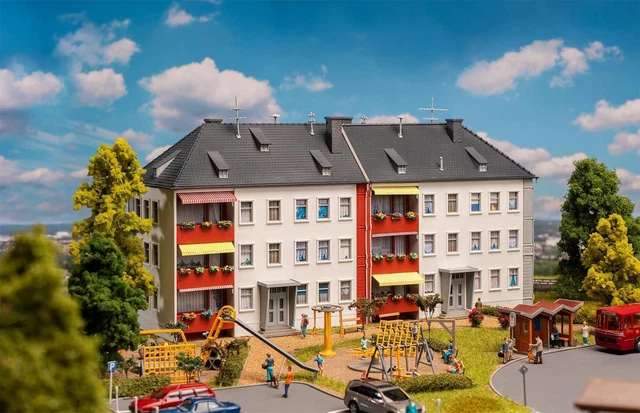 FALLER 190084 Spur H0 Aktions-Set Wohnanlage mit Spielplatz + Bushaltestellen