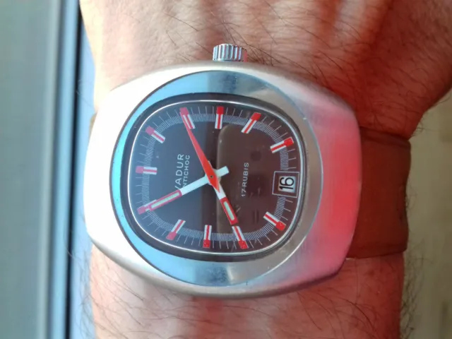 Vadur HAND-WINDING 77008 CALENDAR Vintage Collection NOS Watch Swiss Montre Uhr