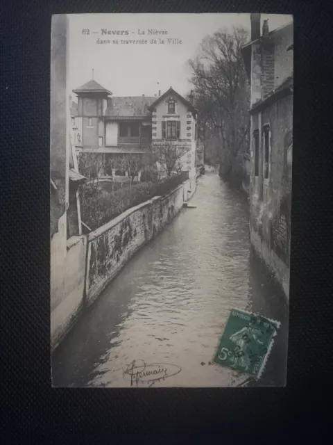 CPA 58 NEVERS - La Nièvre dans sa Traversée de la Ville