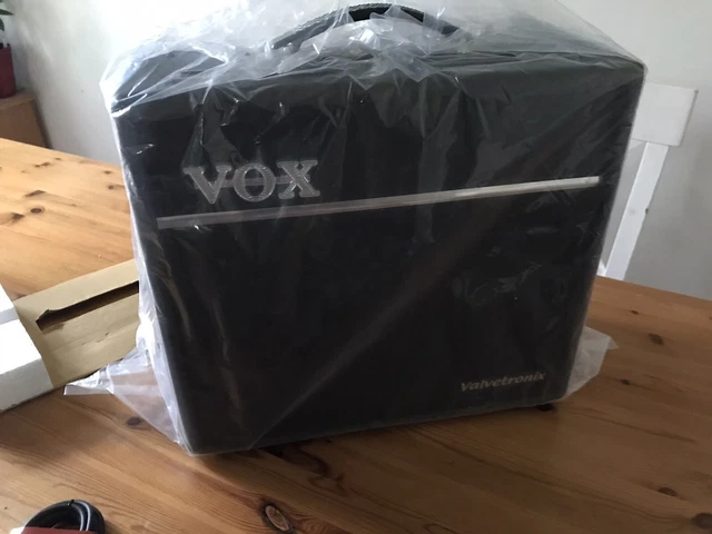 Vox VT 40+ Modelling Guitar Amplifier + Extras