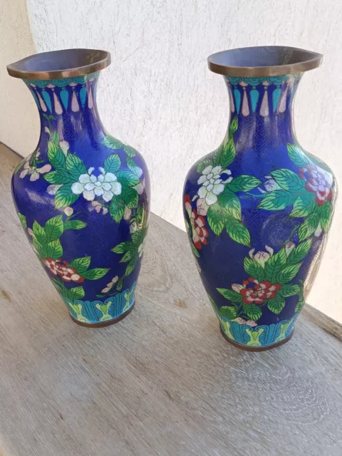 Paire De Vases Chinois Anciens En Cuivre Émaillé Cloisonnés / Anitique Chinese