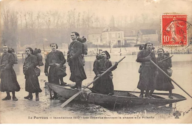 94 - LE PERREUX - SAN56074 - Inondations 1910 - Les Zouaves donnant la chasse a