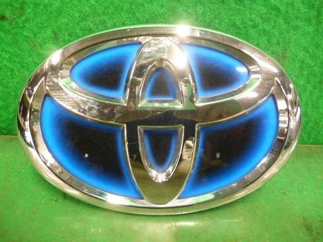 TOYOTA Aqua 2015 DAA-NHP10 Emblema [usato] [PA40339722]