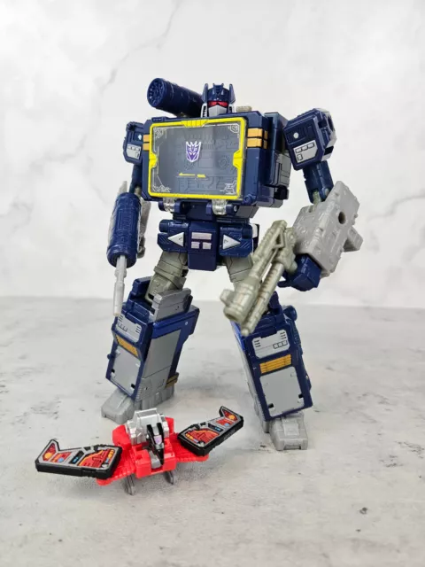 Transformers Netflix SOUNDWAVE WFC Siege With Laserbeak