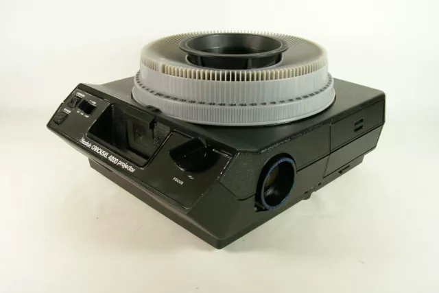 Kodak Carousel 4200 Slide Projector w/Lens, Remote, 140-Slide Tray, & Manual