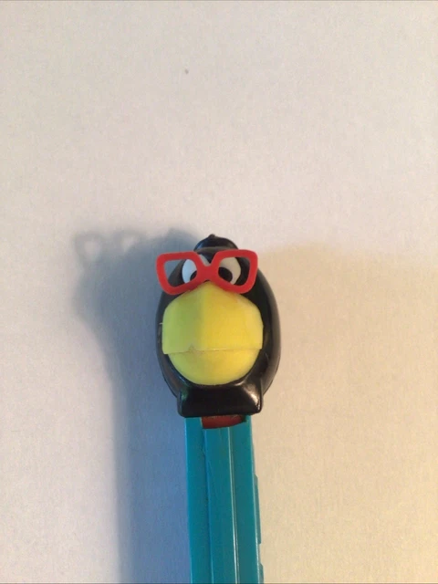 VINTAGE PEZ DISPENSER No Feet Austria 3.4 Raven Crow Red