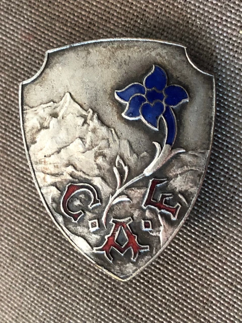 ANCIEN INSIGNE DU CLUB ALPIN FRANCAIS ( C.A.F. ) - Augis