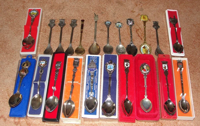 Vintage set de six cuillères à thé et une cuillère de sucre, plaqué argent, de Sheffield en Angleterre - Canada