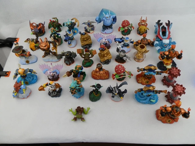 Lot De Figurines Skylanders – 4 Portails Inclus – Bon état