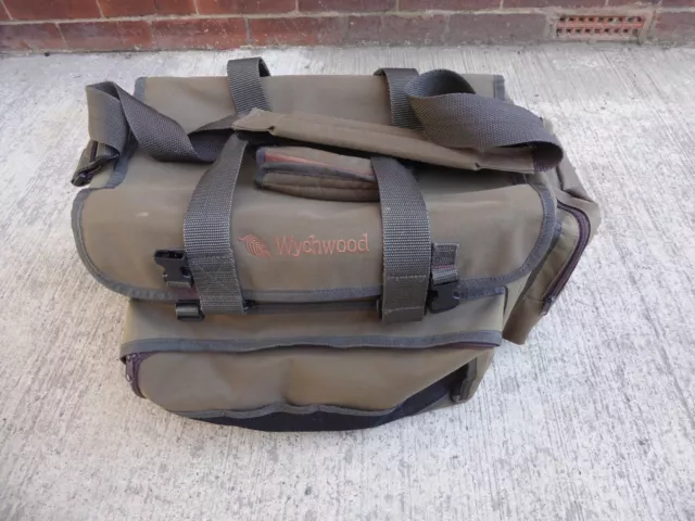 Wychwood Fishing shooting  Bag / Holdall hand & shoulder straps 50 cms X 30 cms