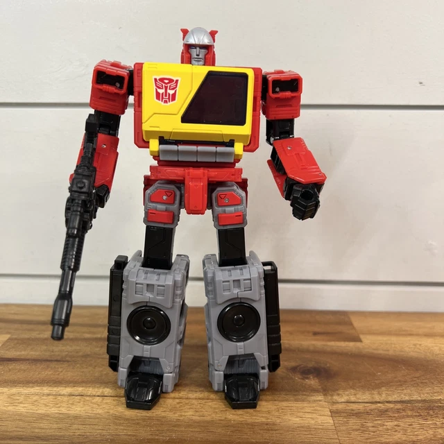 HASBRO TRANSFORMERS WAR for Cybertron Kingdom Voyager Blaster Figure