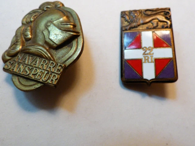 LOT 12 ANCIEN Rare insigne pucelle POLICE CRS 49 50 51 52 53 54 55 56