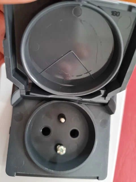 Prise 2 pôles+terres complète Legrand Plexo saillie gris | Castorama