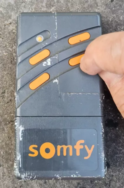 Somfy - Bosch Garagentoröffner Handsender 4-Kanal 26.995 MHz. Orange LED 2