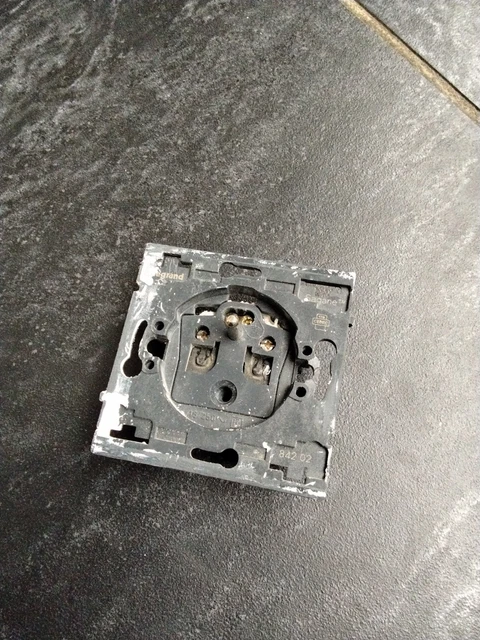 Détrompeur Legrand Pour Prise 2P+T - Référence 50299, 230V 15A, Neuf Sous Blister