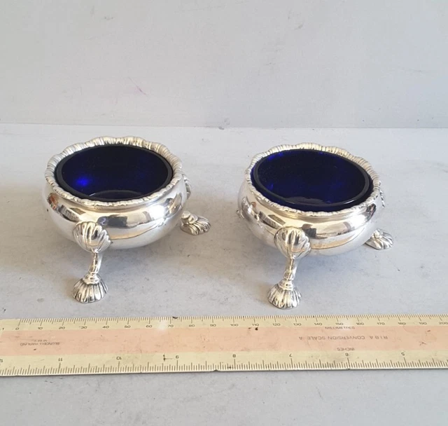 Buono Coppia George II Antico IN Argento Massiccio Sale Cellars. 336 G Inc. Lon.