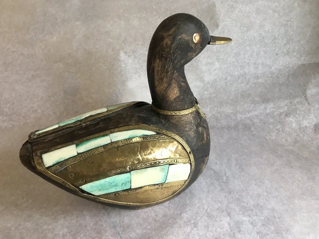 Grand canard humoristique en tongs et bikini vert, en teck et bambou fait main