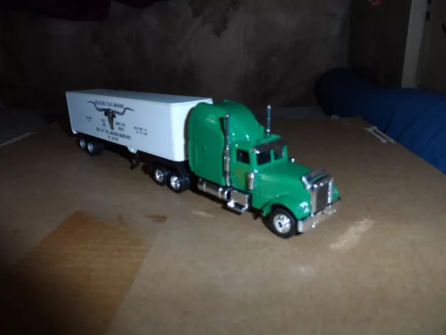 Ho Scale Freightliner Truck With 40 Ft. Box Trailer Reg. Texas Longhorn