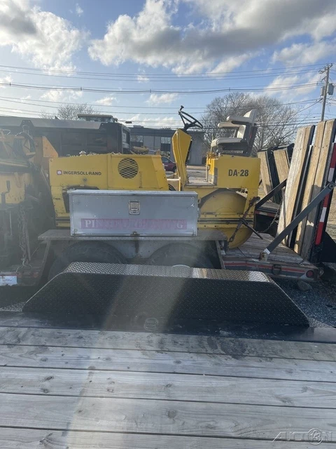 1999 LeeBoy 1000T Interstate Side Mount Trailer 3,500 Hours Newer Augers 1999 LeeBoy 1000T Interstate Side Mount Trailer 3,500 Hours Newer Augers